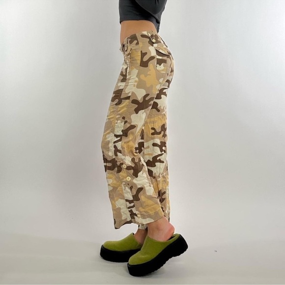 NWT Y2K Low Rise Cropped Camo Pants Bitten Size 18 - Picture 3 of 16